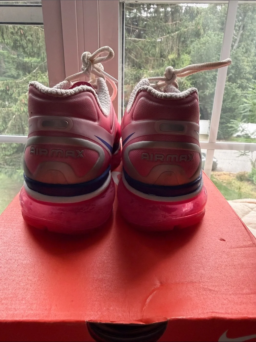 Nike bold hot
